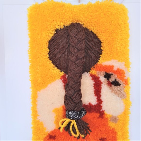 Wall tapestry with little girl. - Picture 2 of 7